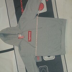 Supreme HOODIE